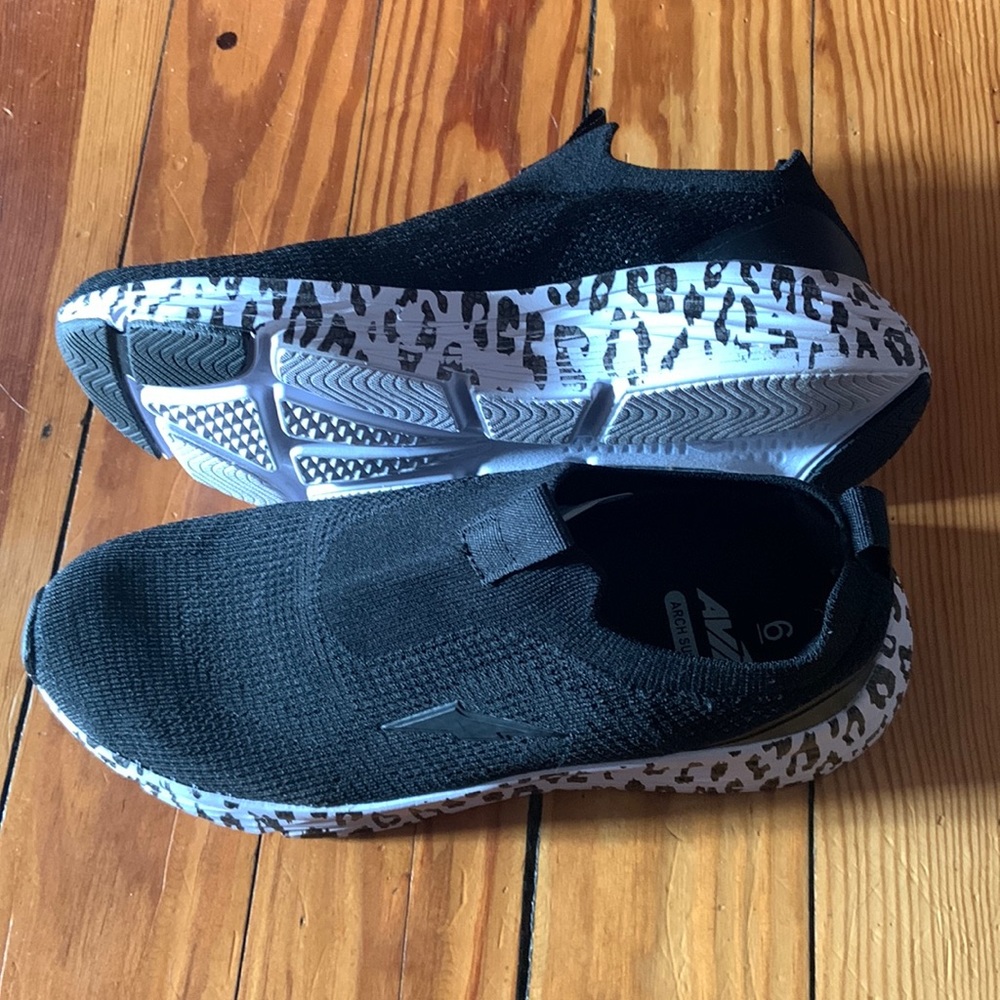Avia slip on tennis shoes